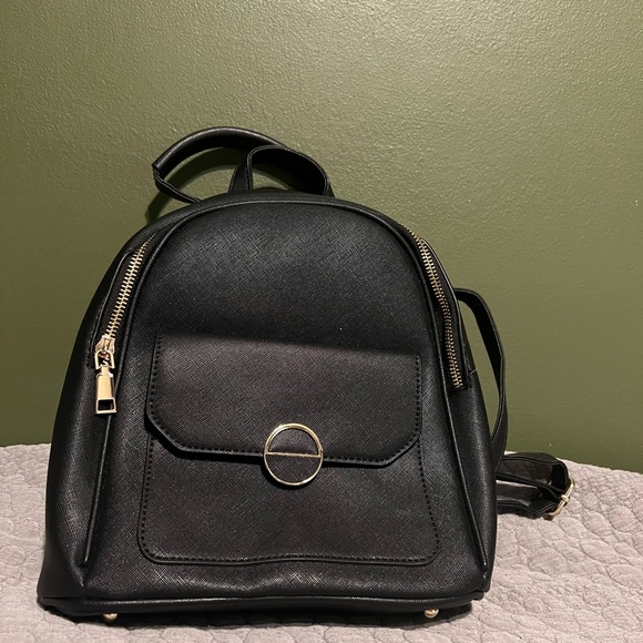 🌟La Terre Vegan leather Backpack Purse🌟 - Picture 2 of 8